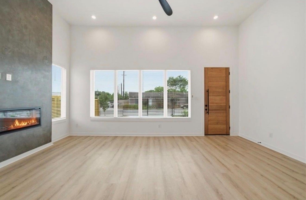 8203 Calhoun Road - Photo 4