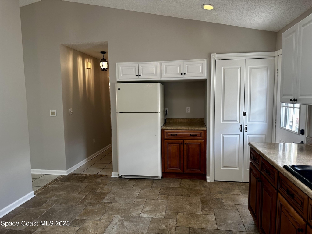 3709 Tree Line Boulevard - Photo 3