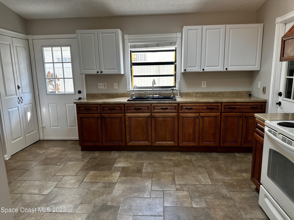 3709 Tree Line Boulevard - Photo 8