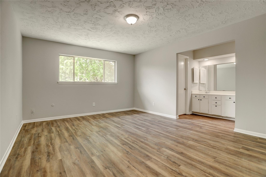 6919 Silver Star Drive - Photo 11