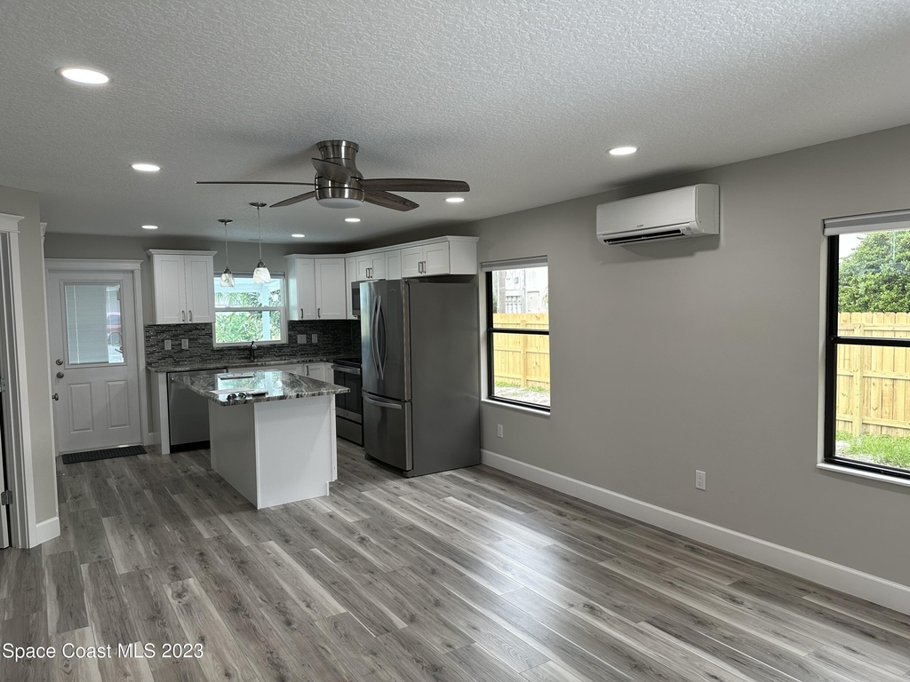 63 Sw Shannon Avenue - Photo 1