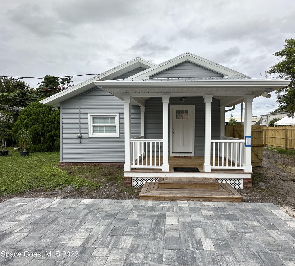 63 Sw Shannon Avenue - Photo 0