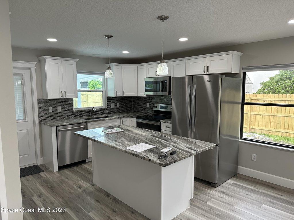 63 Sw Shannon Avenue - Photo 2