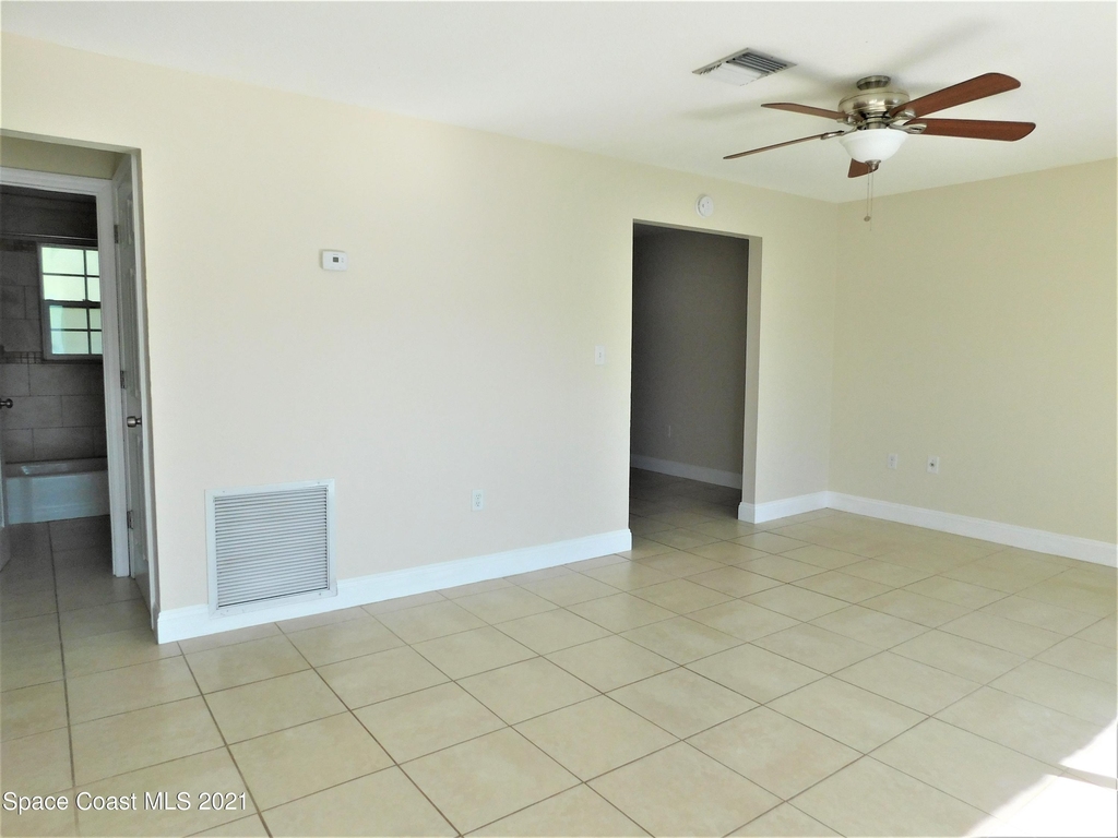 308 Buchanan Avenue - Photo 2