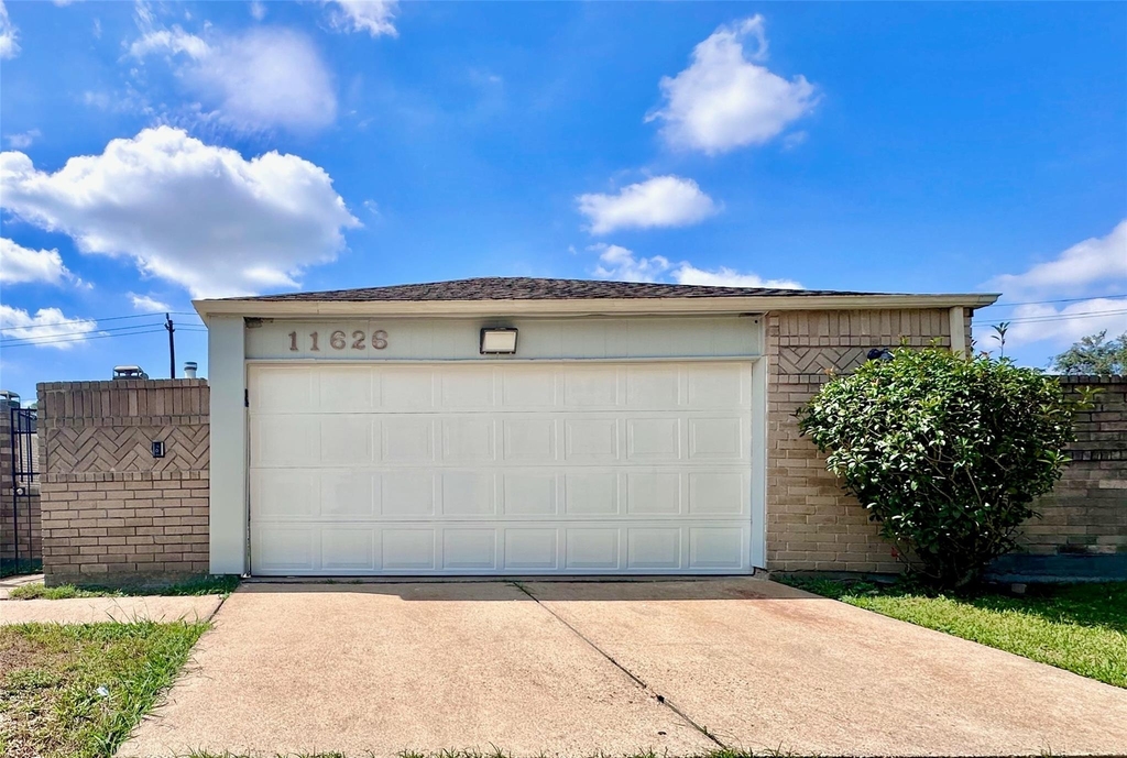 11626 Coachfield Lane - Photo 0