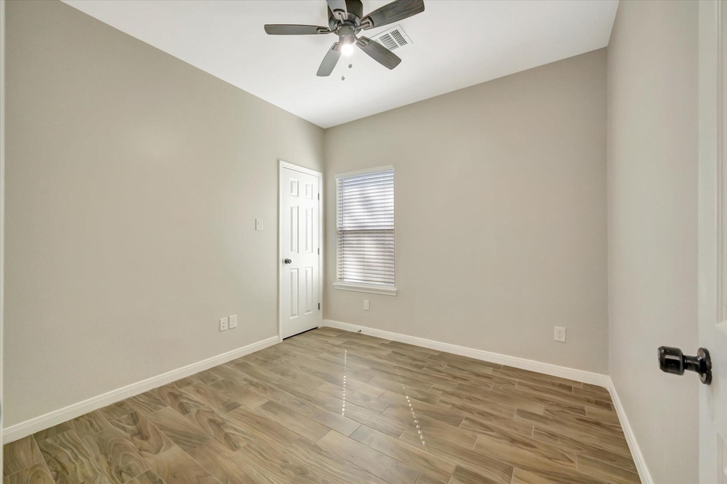 904 W Sealy Street - Photo 10