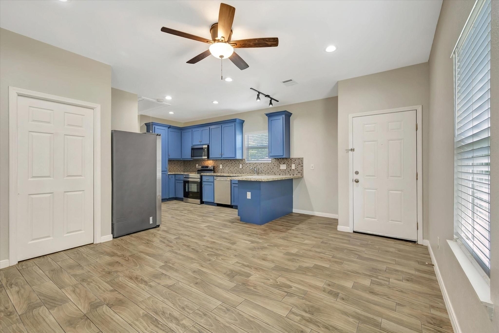 904 W Sealy Street - Photo 4