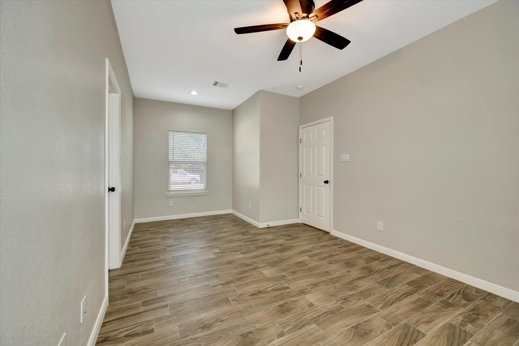 904 W Sealy Street - Photo 13