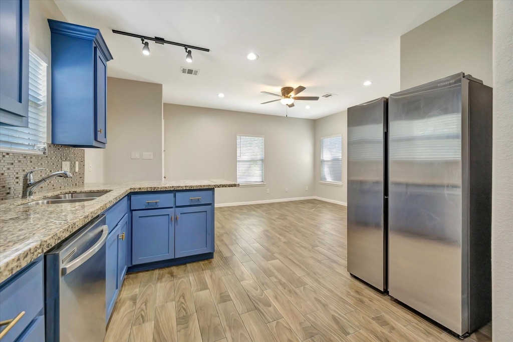 904 W Sealy Street - Photo 9