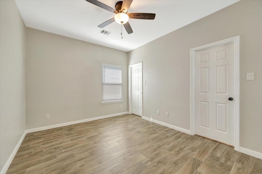 904 W Sealy Street - Photo 12