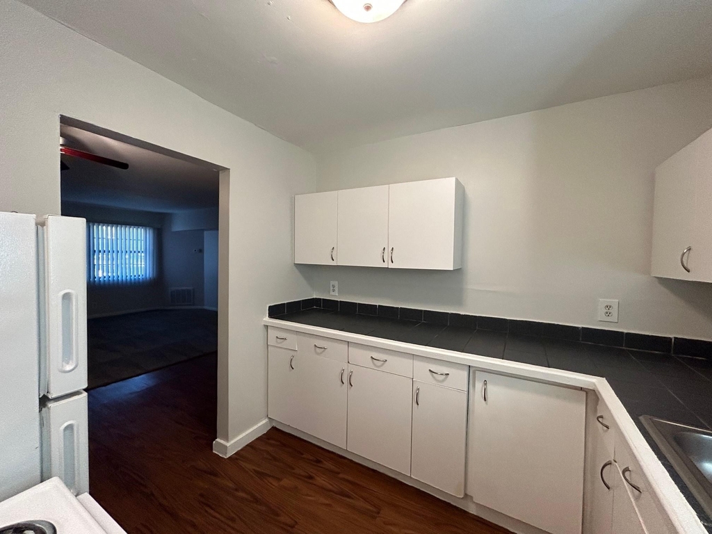 3629 N Macgregor Wa - Photo 9