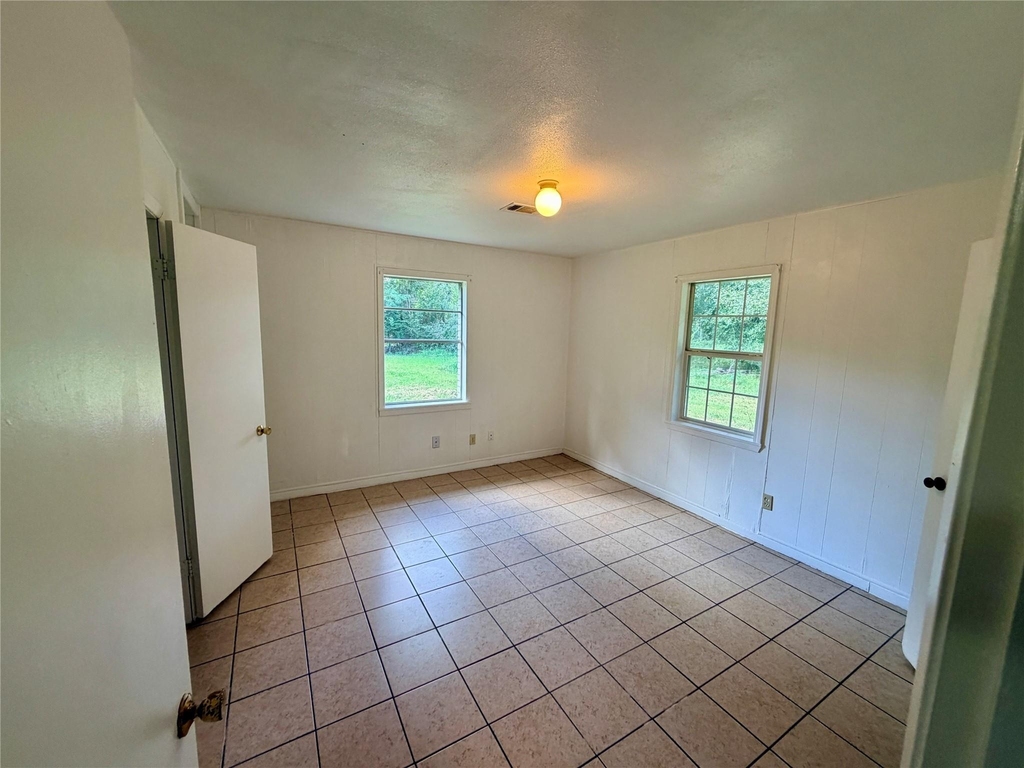 15915 Jennings Road - Photo 12
