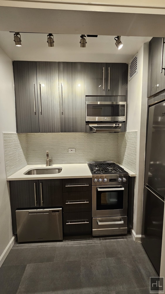 East 79 Street - Photo 3