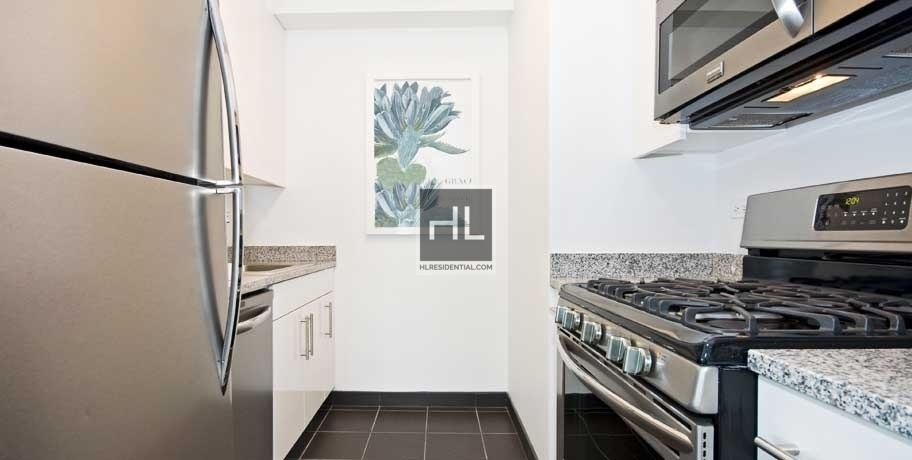 West 37th Street - Photo 1