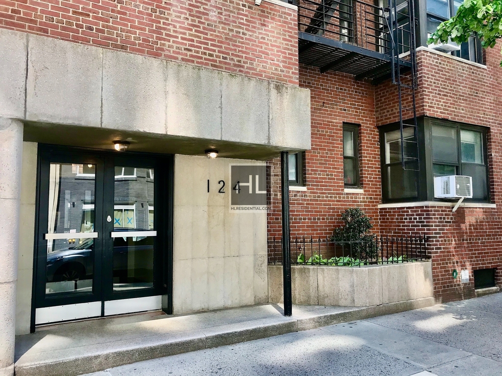 East 24 Street - Photo 3
