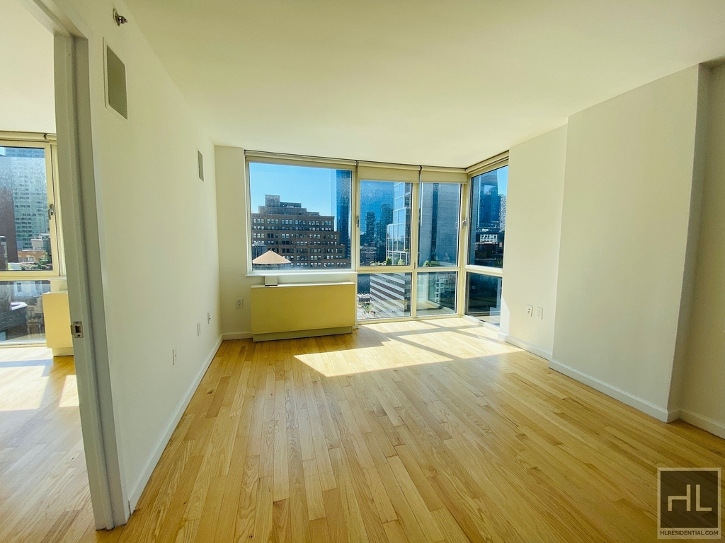 West 37th Street - Photo 3