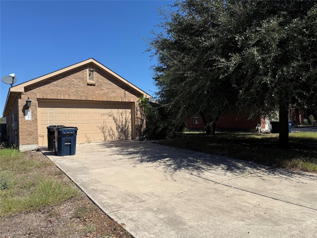 211 Waterlily Way - Photo 1