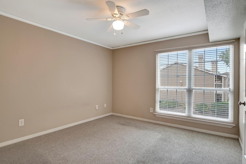 1880 White Oak Drive - Photo 15