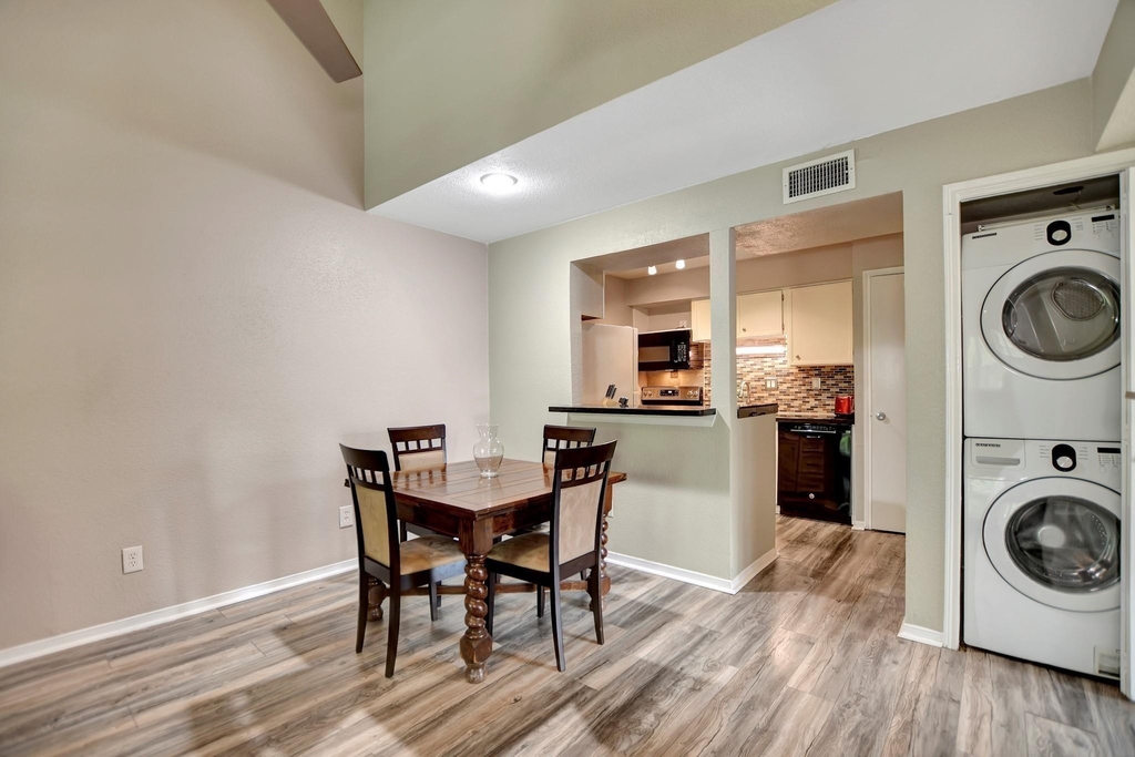 1880 White Oak Drive - Photo 9
