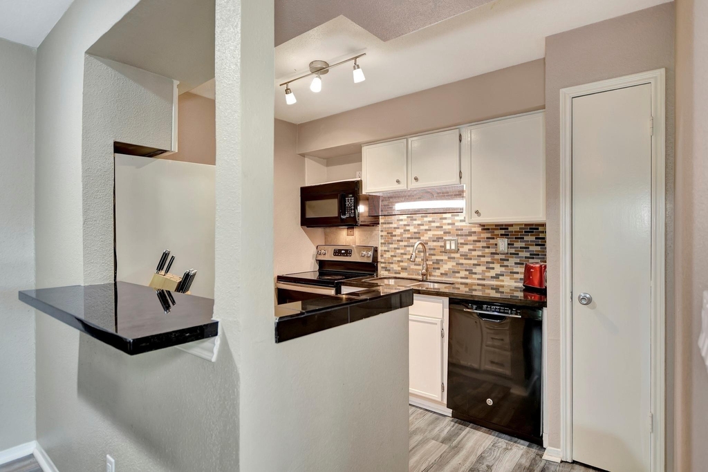 1880 White Oak Drive - Photo 10