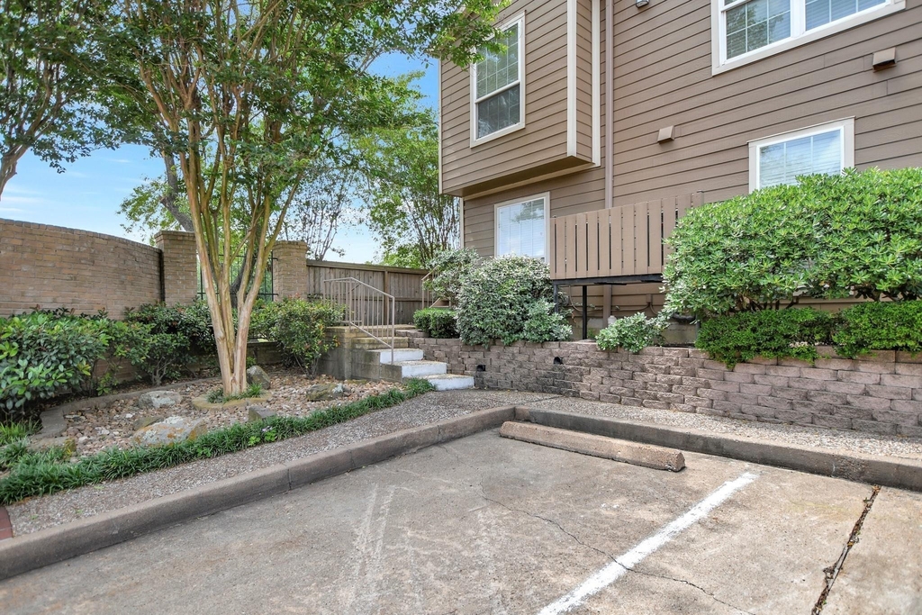 1880 White Oak Drive - Photo 1