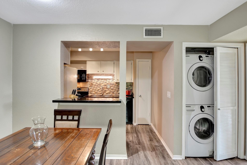 1880 White Oak Drive - Photo 11