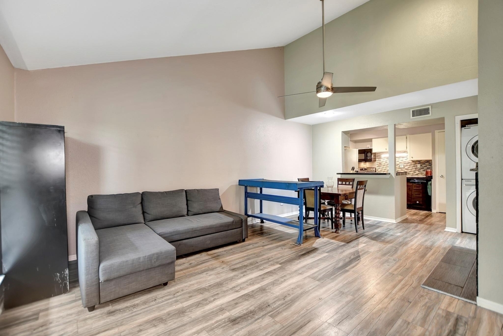 1880 White Oak Drive - Photo 4