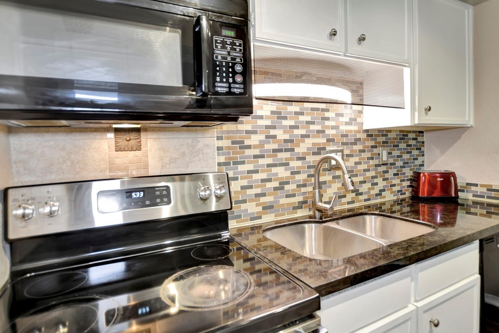 1880 White Oak Drive - Photo 14