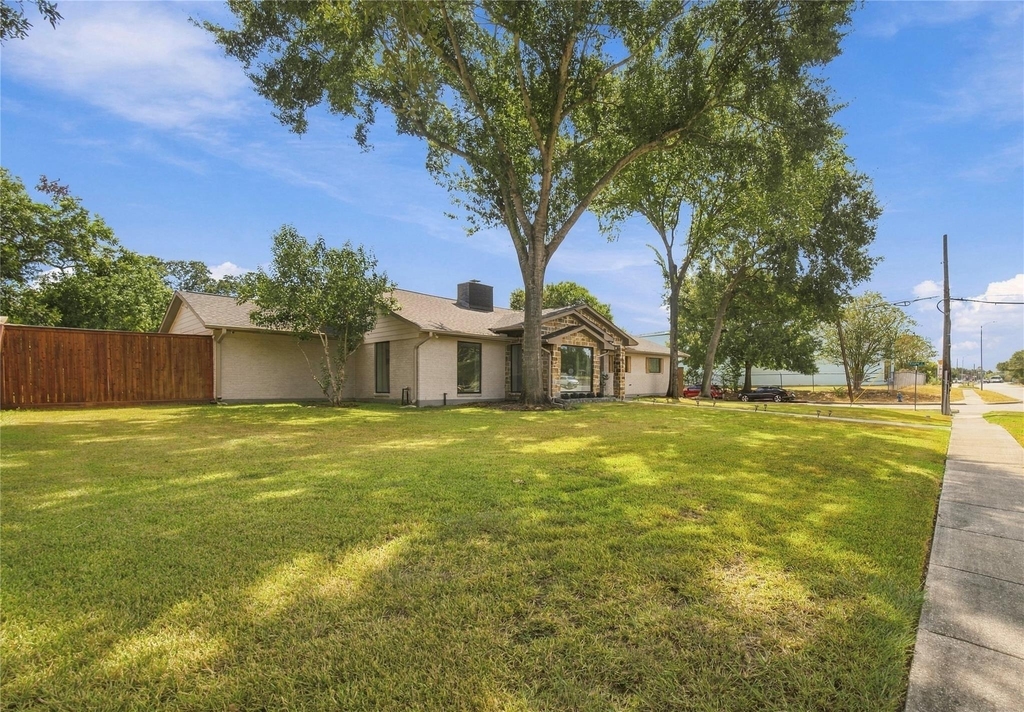10823 Chimney Rock Road - Photo 4