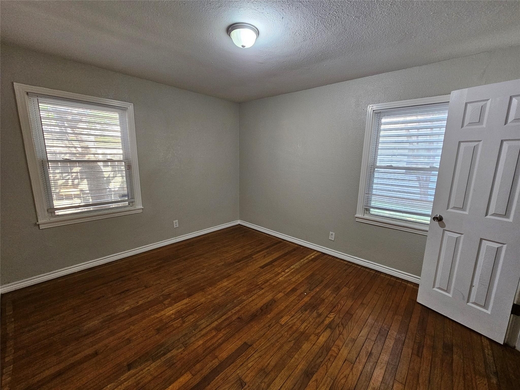 1909 2nd Avenue N - Photo 7