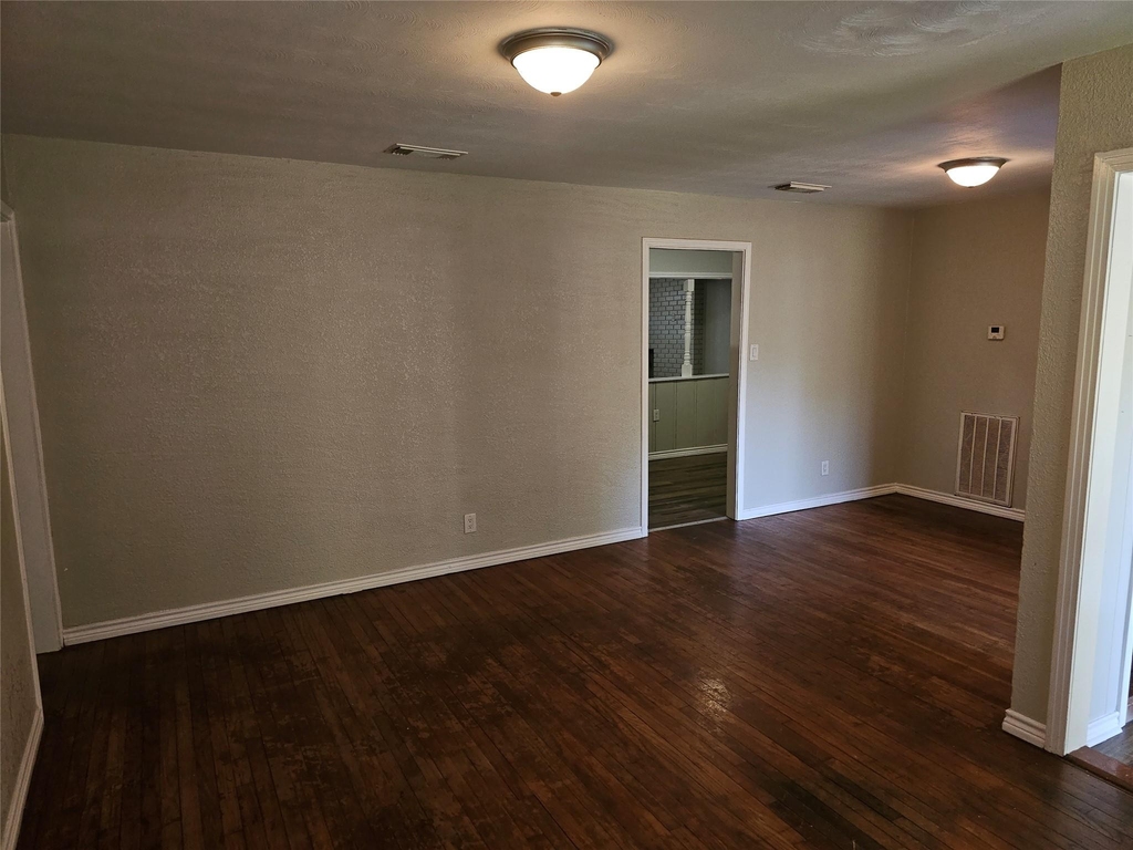 1909 2nd Avenue N - Photo 4