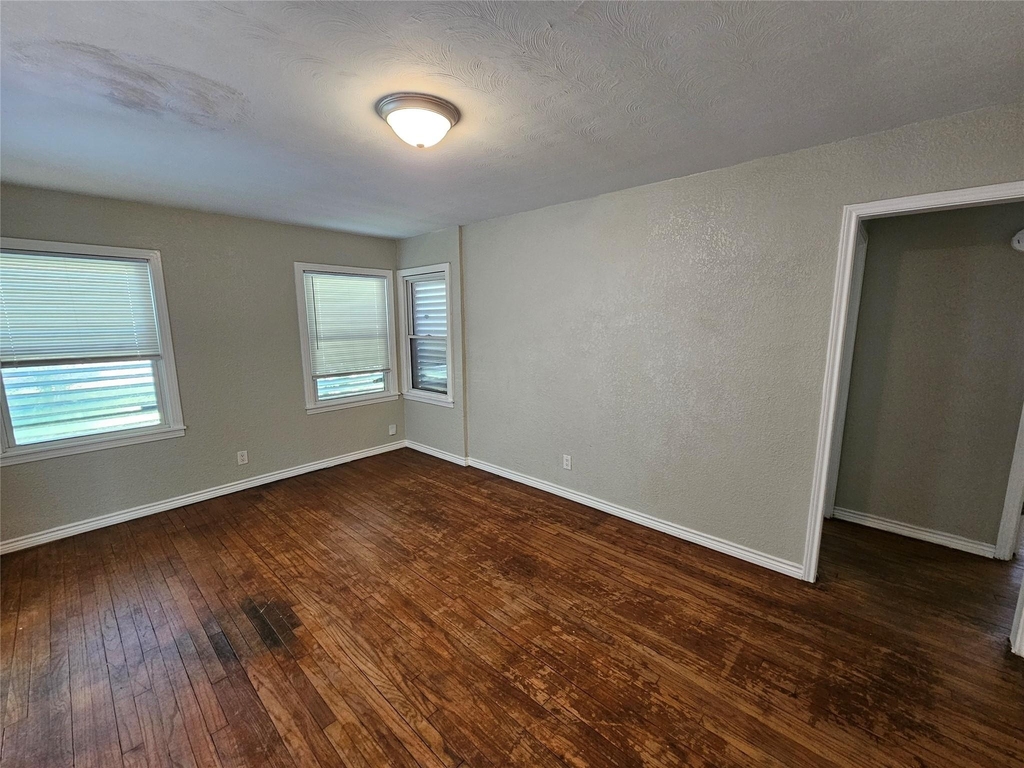 1909 2nd Avenue N - Photo 1