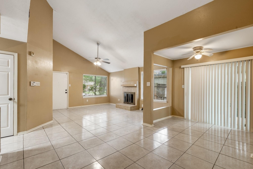 10722 Highland Woods Drive - Photo 3