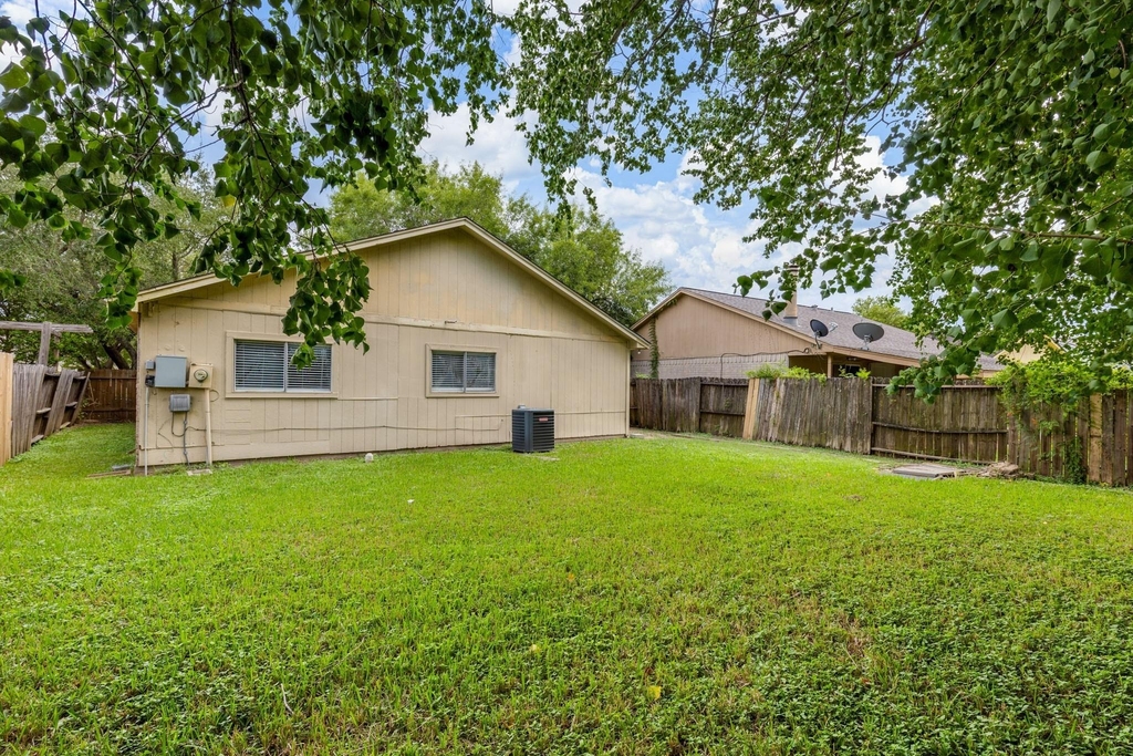 10722 Highland Woods Drive - Photo 12