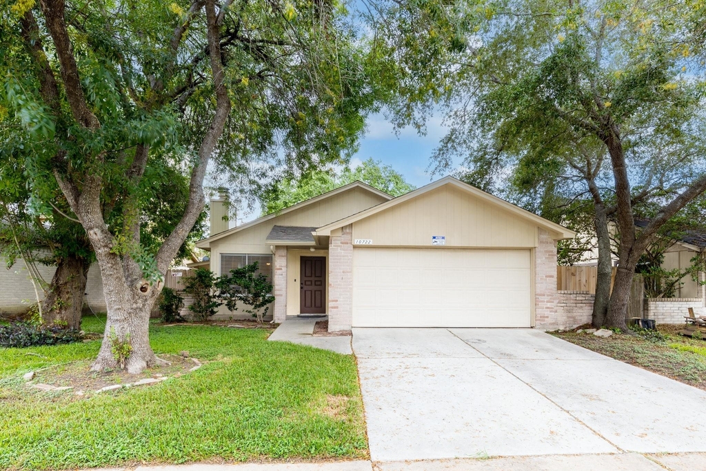 10722 Highland Woods Drive - Photo 0