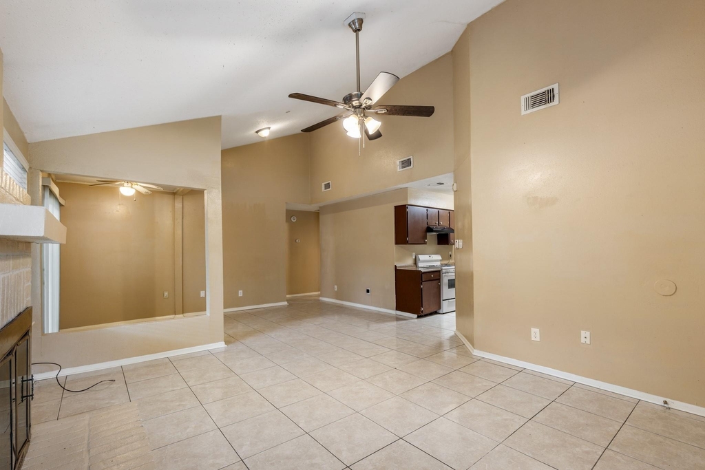 10722 Highland Woods Drive - Photo 2