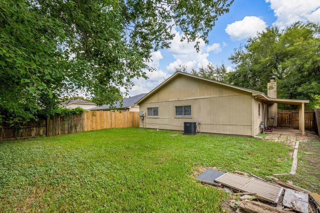 10722 Highland Woods Drive - Photo 11