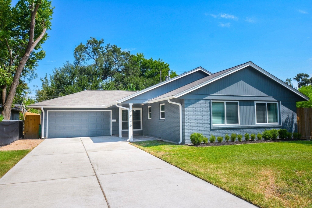 7926 Ridgeview Drive - Photo 1