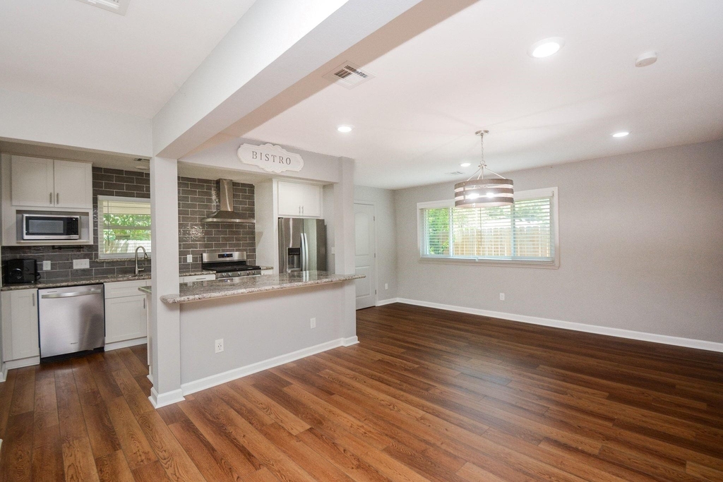 7926 Ridgeview Drive - Photo 6