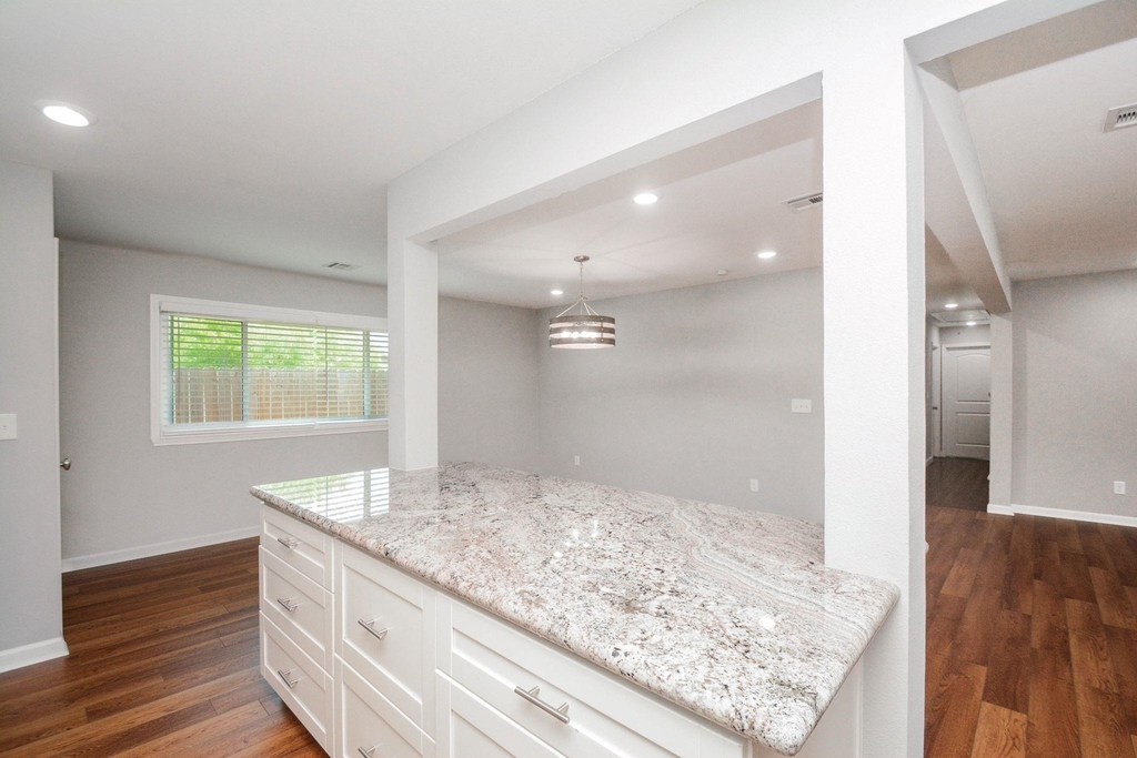 7926 Ridgeview Drive - Photo 8