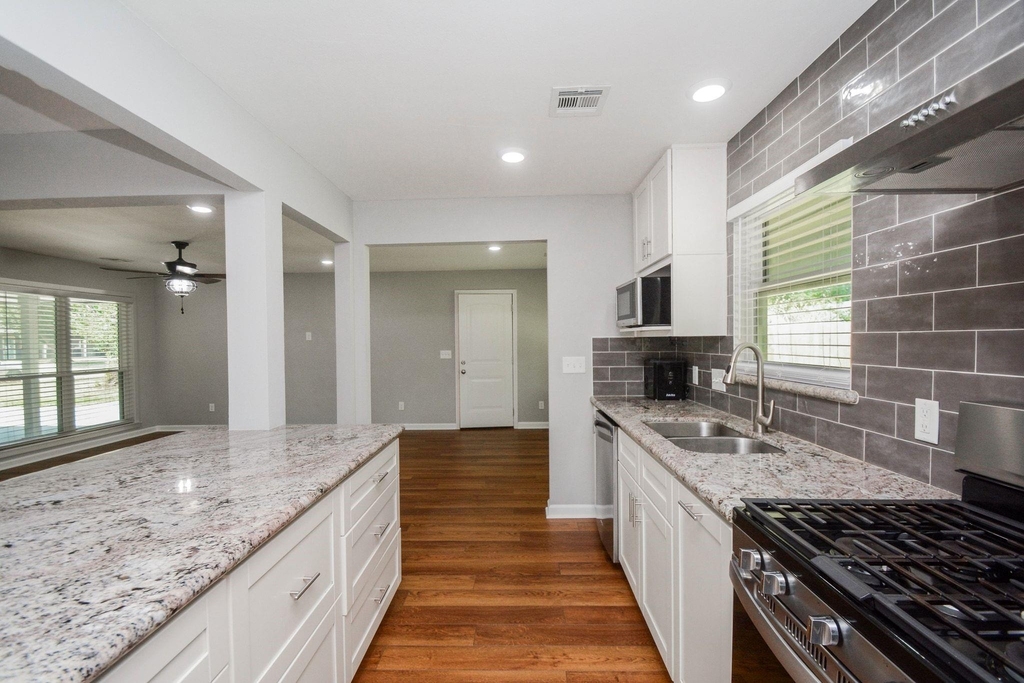 7926 Ridgeview Drive - Photo 9