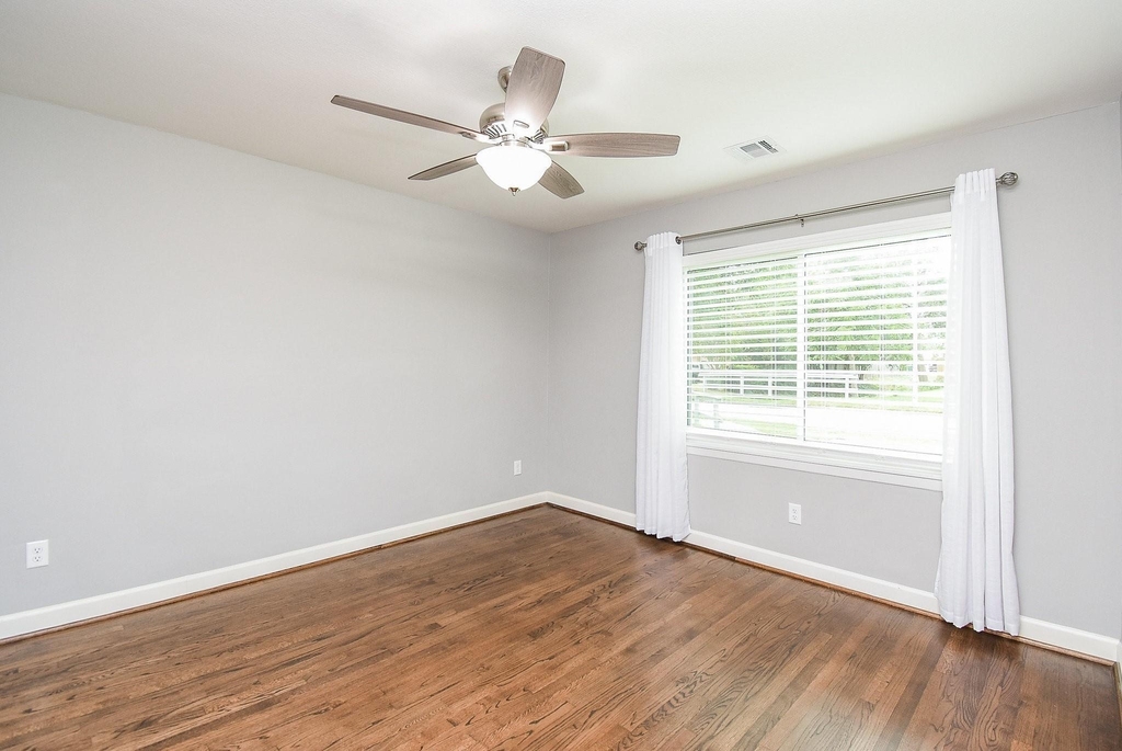7926 Ridgeview Drive - Photo 17