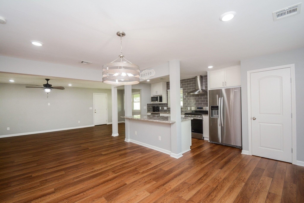7926 Ridgeview Drive - Photo 3