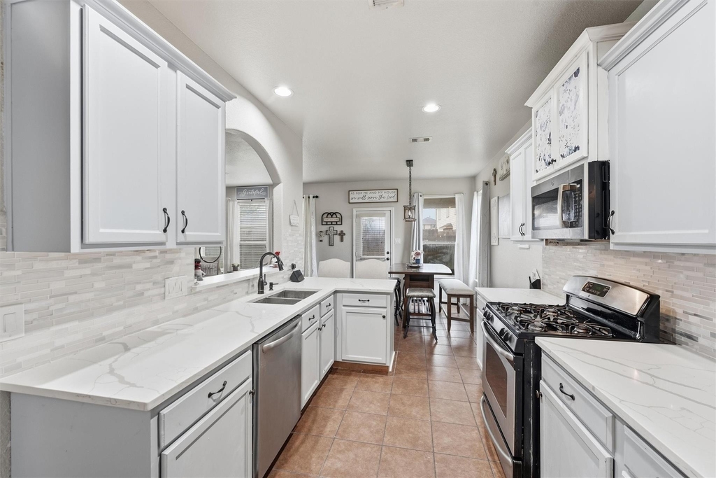 9906 Jewel Lane - Photo 10