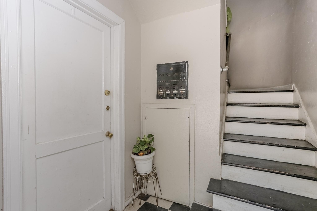 1828 W Main Street - Photo 3
