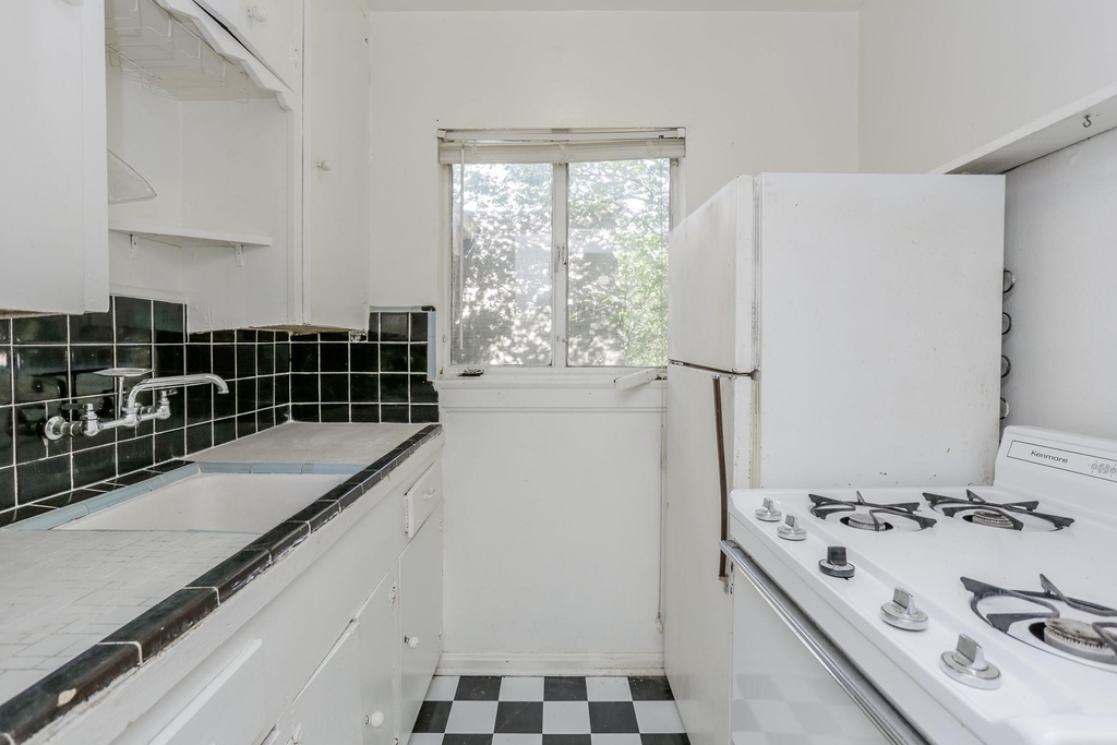 1828 W Main Street - Photo 9
