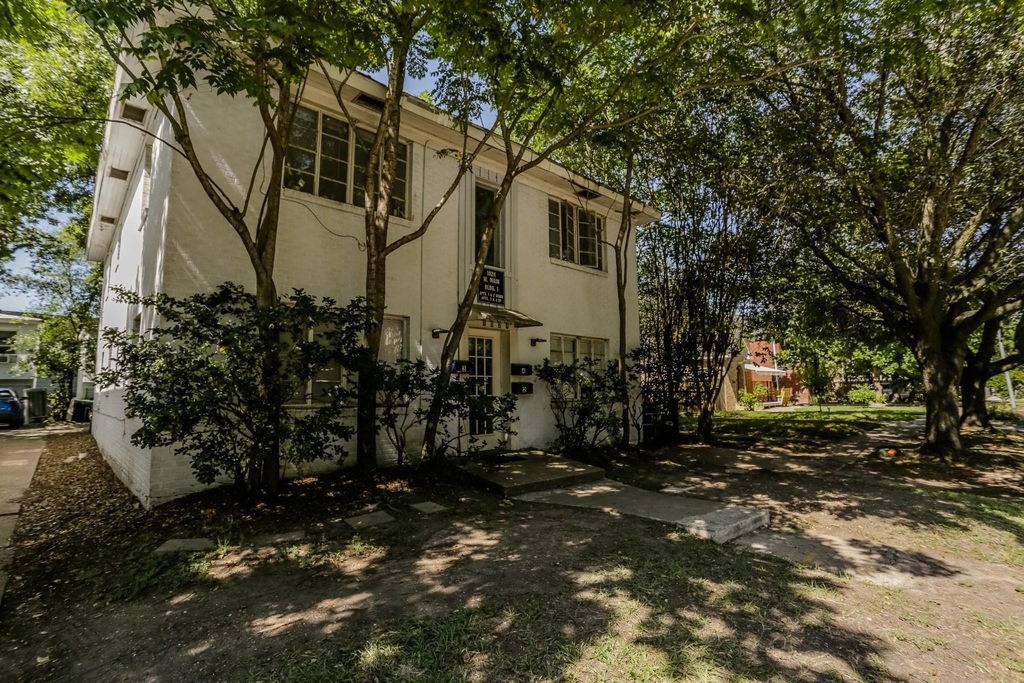 1828 W Main Street - Photo 0