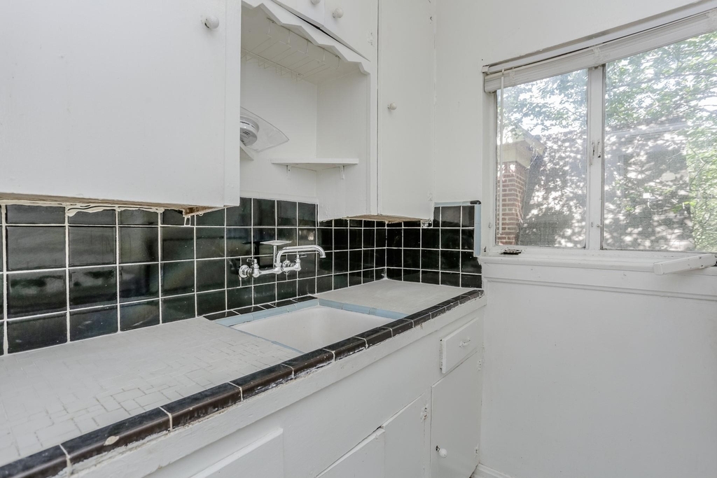 1828 W Main Street - Photo 10