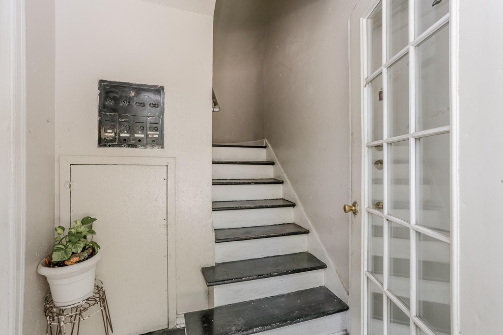 1828 W Main Street - Photo 2