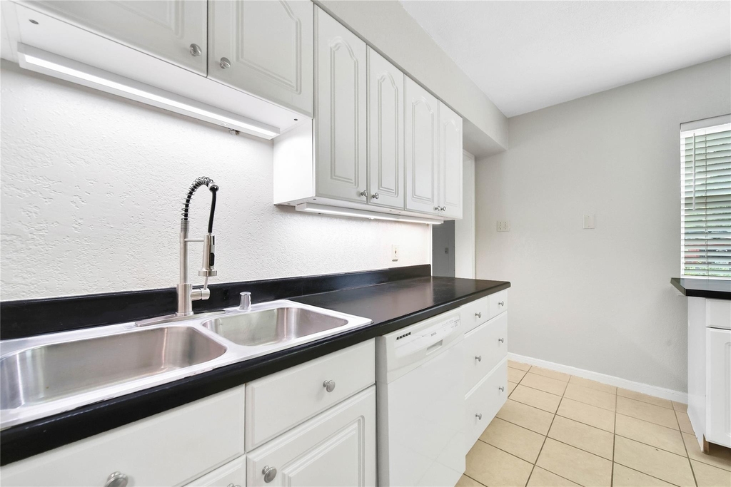 307 Lawrence Street - Photo 10